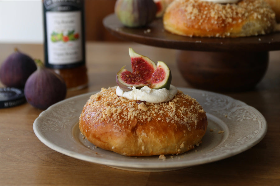 Sourdough Fig Buns