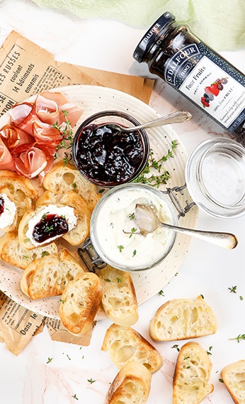 Whipped Honey _ Thyme Goat Cheese Crostini (St Dalfour x @brightmomentco) 4